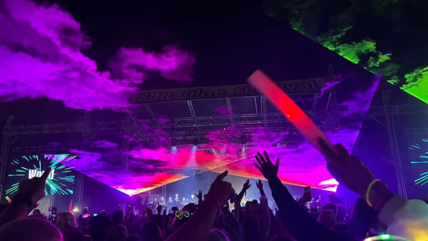 Colourful live performance at Sunshine Festival