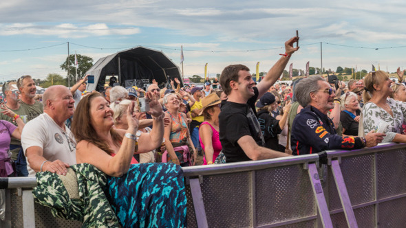 Main stage crowd Sunshine Festival