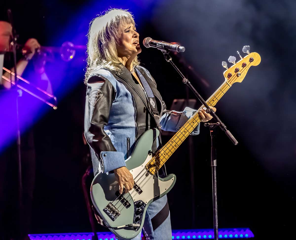 Suzi Quatro on stage Suzi Quatro on stage